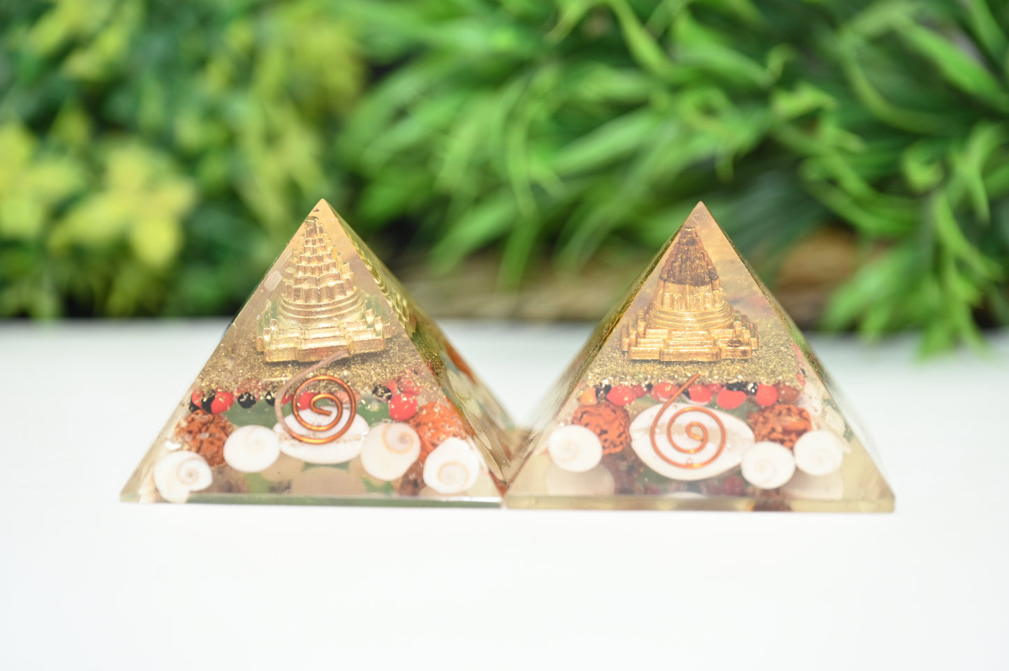 Dhan Laxmi Pyramid - Shree Yantra Gomti Chakra