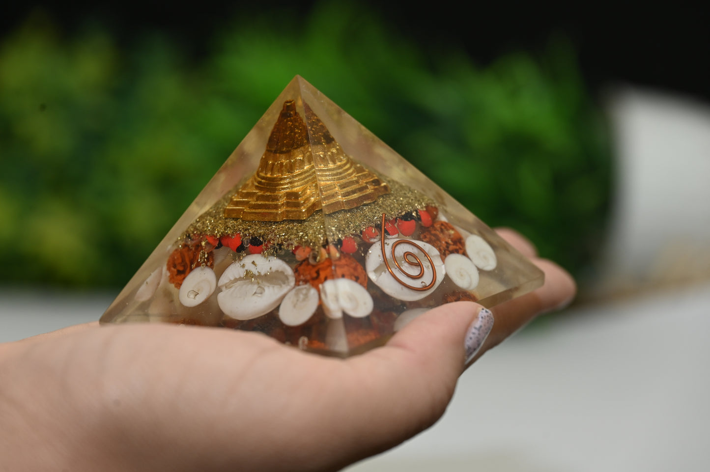 Dhan Laxmi Pyramid - Shree Yantra Gomti Chakra